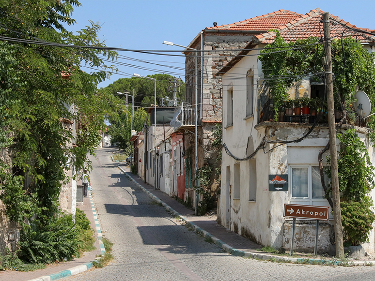 Bergama’nın Eski Evleri ve Dar Sokakları