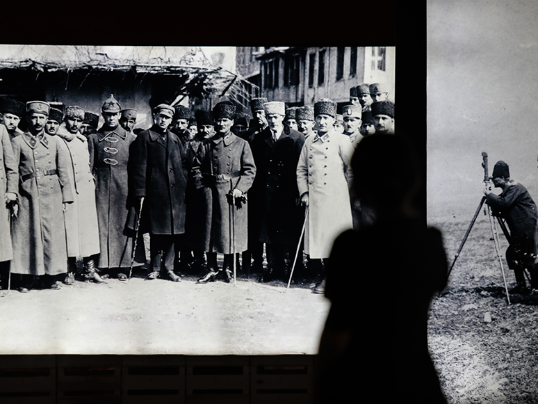 Büyük Zafer'in 100. Yılına Doğru İstiklal Sergisi İzmirlilerle Buluştu