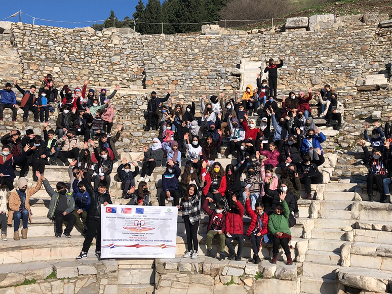 Suriyeli ve Türk Öğrenciler Efes Antik Kenti'ni Gezdi
