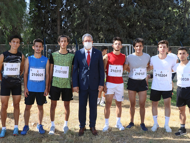 Ege Üniversitesi Rektörü Prof. Dr. Budak'tan Yüz Yüze Eğitim Öncesi Öğrencilere Aşı Olun Çağrısı