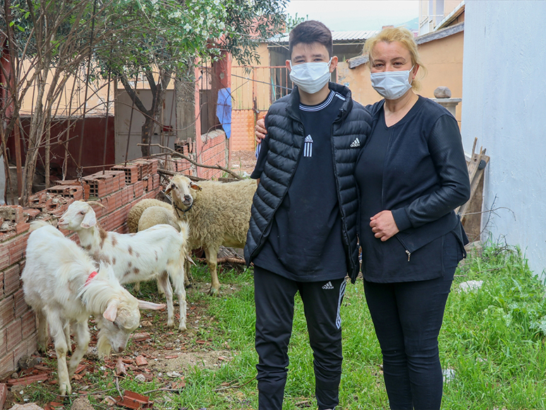 İzmir Depreminde Enkaz Altından 10 Saat Sonra Kurtarılan Günay Doğayla İç İçe Bir Yaşam Kurdu