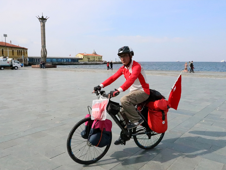 Bisikletli Gezgin Cumhuriyet'in 97. Yıl Dönümü Anısına Ankara'ya Gidiyor