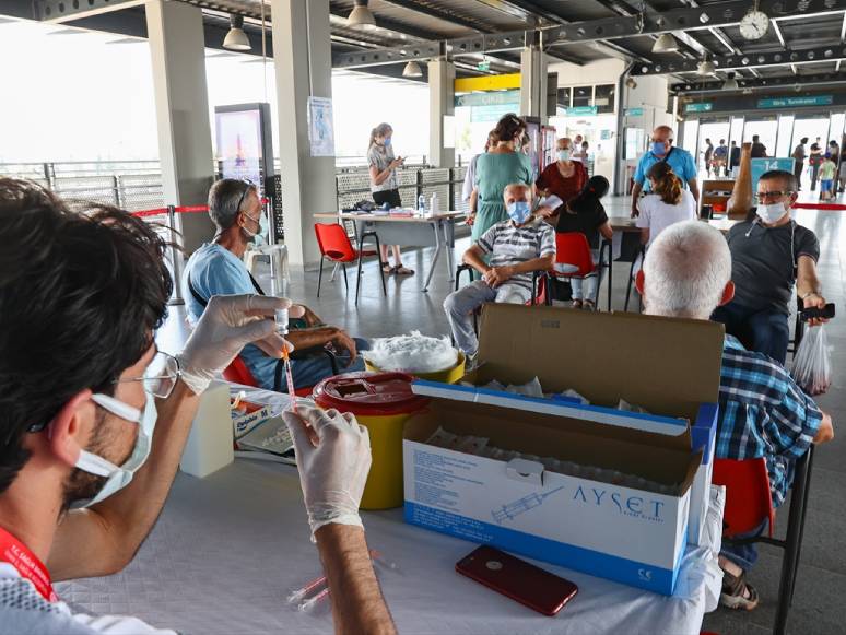 İZBAN Halkapınar İstasyonu'nda Covid-19 Aşı Uygulanmasına Başlandı
