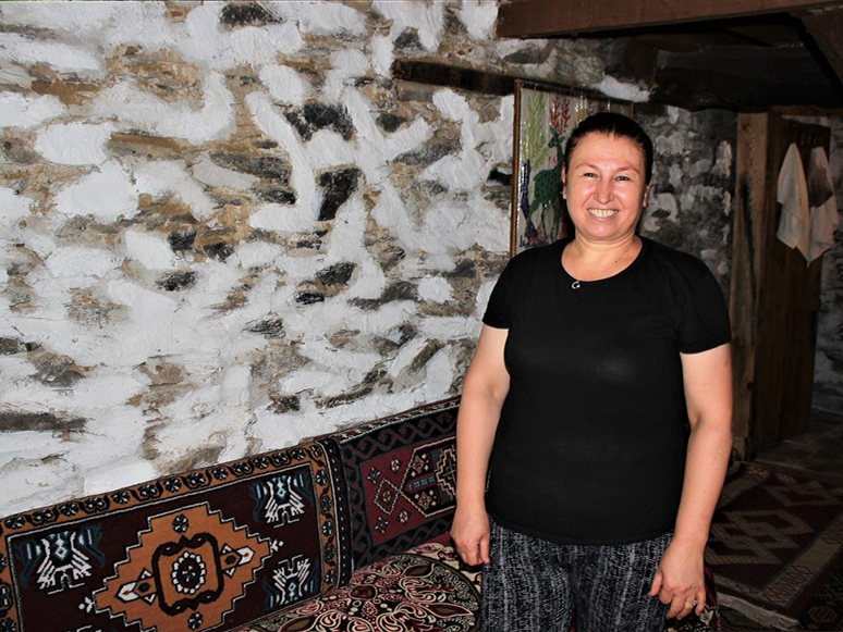 Hayalet Köyde Yaşayan Kadın Anneannesinden Kalma Taş Evi Butik Otele Dönüştürdü