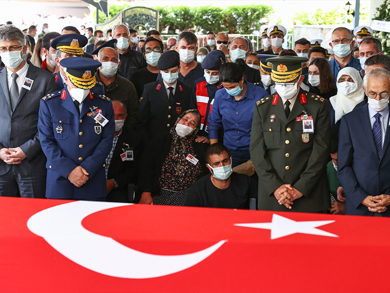 Şehit Teğmen Mehmet Kıvık, İzmir'de Son Yolculuğuna Uğurlandı