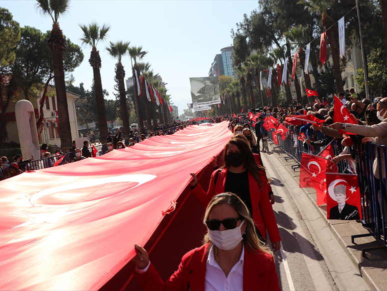 29 Ekim Cumhuriyet Bayramı İzmir'de Törenlerle Kutlandı