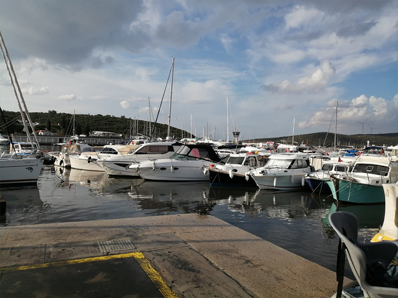 İzmir'deki Depremden Etkilenen Teos Marina'da Yenilenme Süreci Devam Ediyor