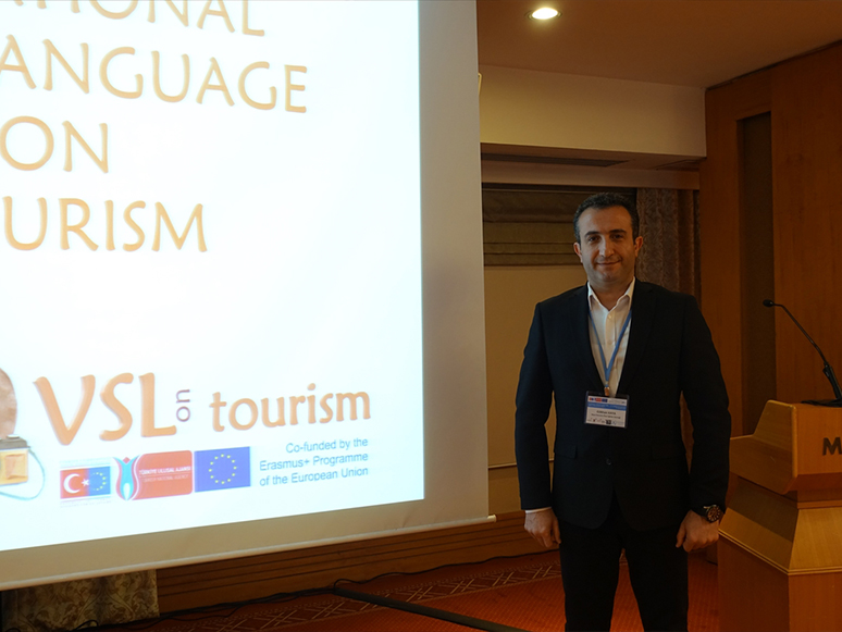 İzmir'de Turizm Çalışanları İçin Mesleki İşaret Dili Projesi Geliştirildi
