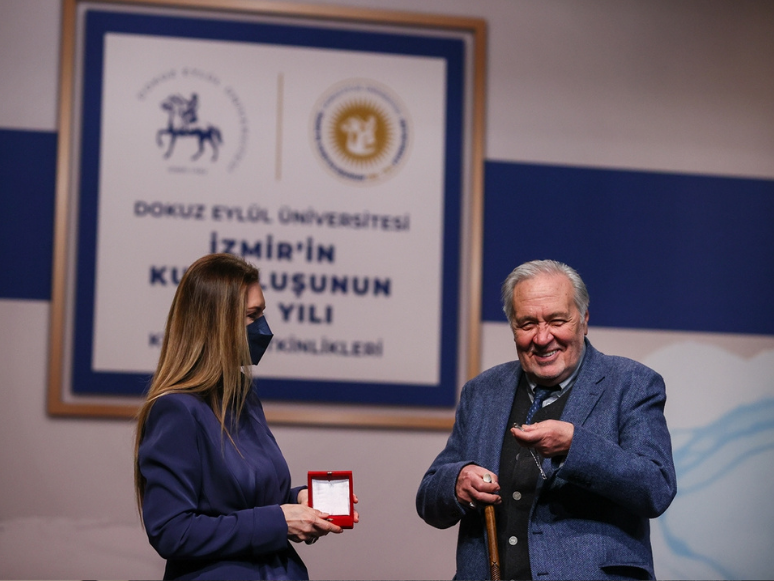 Prof. Dr. İlber Ortaylı, İzmir'in Kurtuluşunun 100. Yılı Konferansına Katıldı