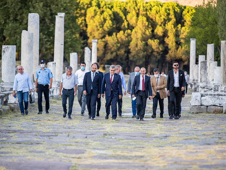 Büyükşehir’den Bergama’da Zeus Sunağı Toplantısı