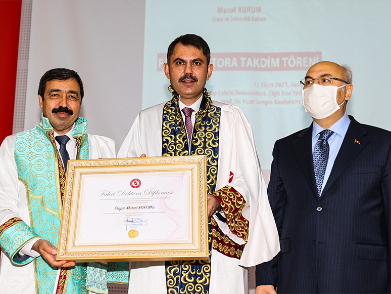 İzmir Katip Çelebi Üniversitesinden Bakan Kurum'a Fahri Doktora Unvanı