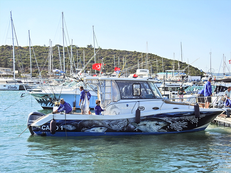 İzmir’de Açık Deniz Balıkçılık Turnuvası Başladı
