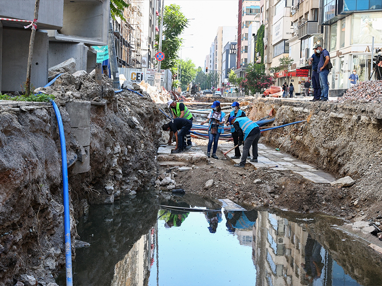 İzmir'de Altyapı Çalışmaları Sırasında Osmanlı Dönemine Ait Bedesten Bulundu