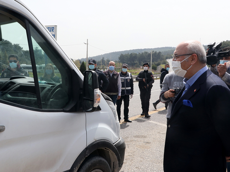 İzmir Valisi Köşger, Kentte Covid-19 Vaka Sayısında Düşüş Olmadığını Söyledi