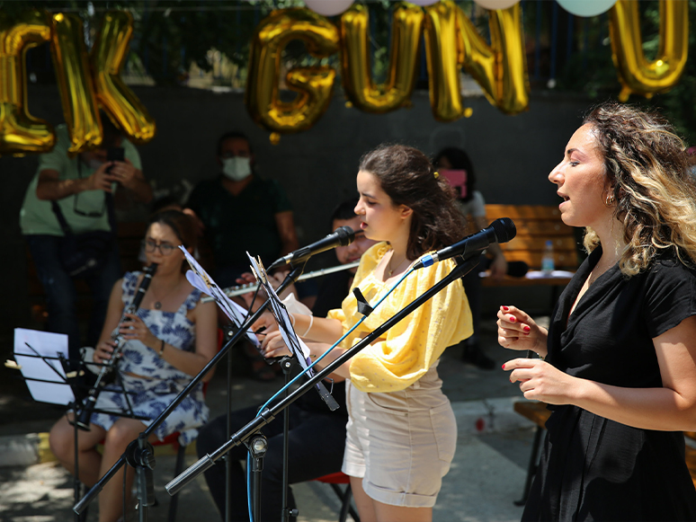 Dünya Müzik Günü’nde Gençlerden Sokak Konseri