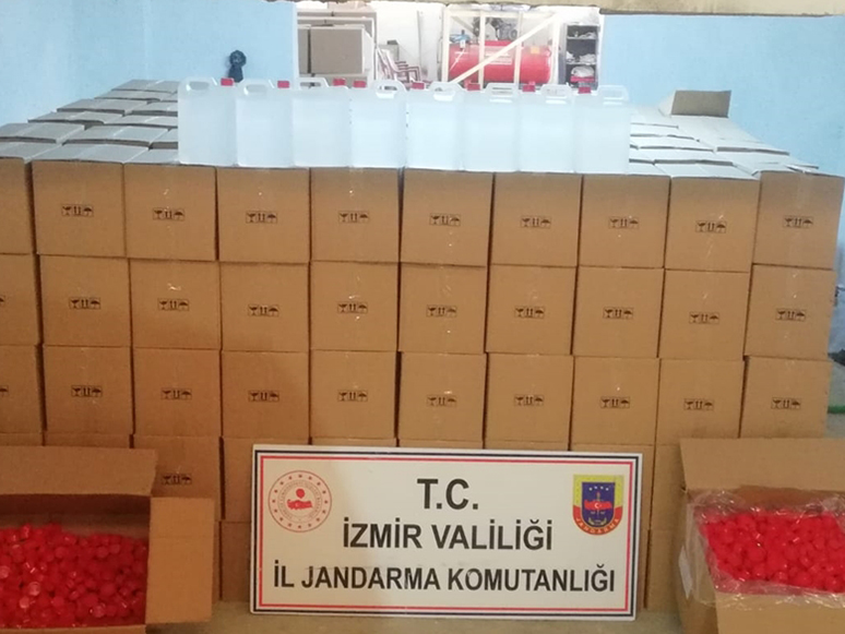 İzmir'de 11 Bin Litre Etil Alkol Ele Geçirildi