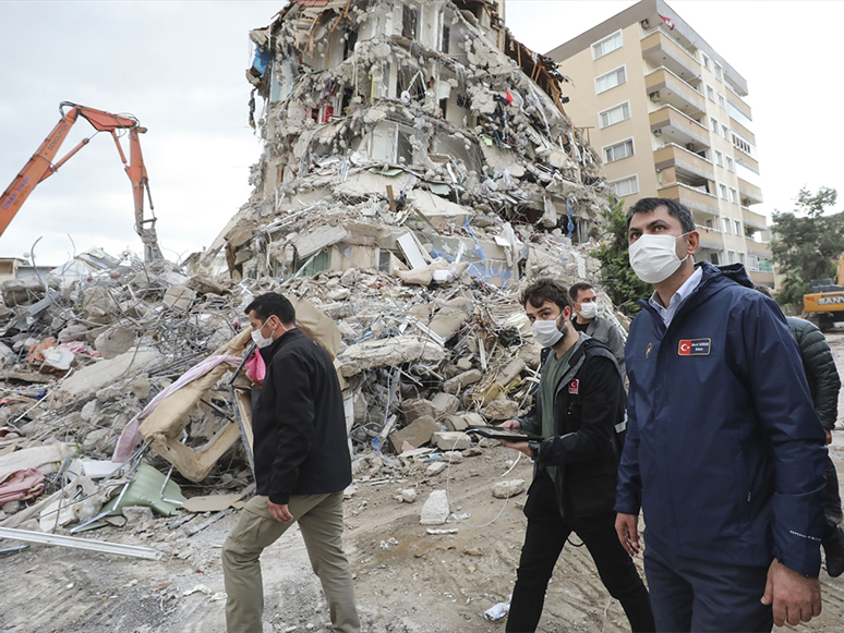 Bakan Kurum, Enkaz Kaldırma Çalışmalarını İnceledi