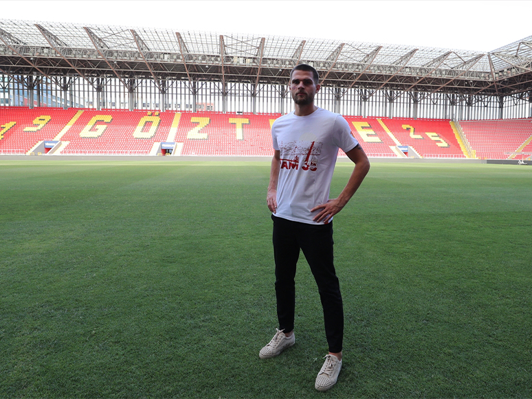 Göztepe, Belçikalı Futbolcu Arslanagic'i Transfer Etti