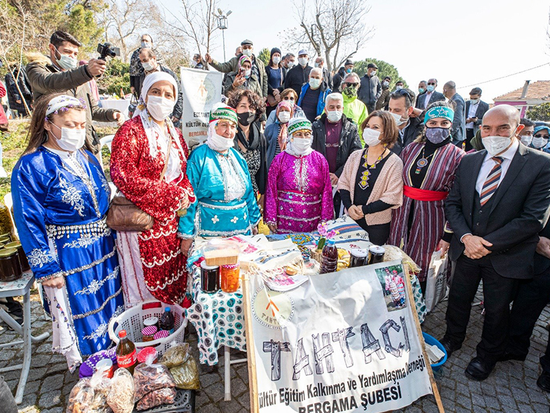 İzmir Büyükşehir Belediyesi’nden Bergama’ya Ücretsiz Gezi