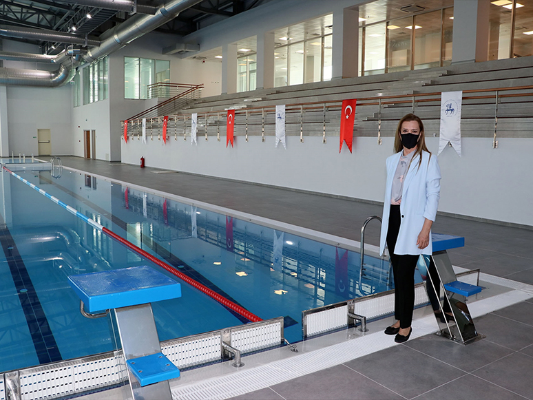 Dokuz Eylül Üniversitesi Yarı Olimpik Yüzme Havuzu Açıldı