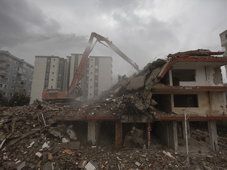 İzmir'deki Depremde Ağır Hasar Gören 488 Bina Daha Yıkılacak