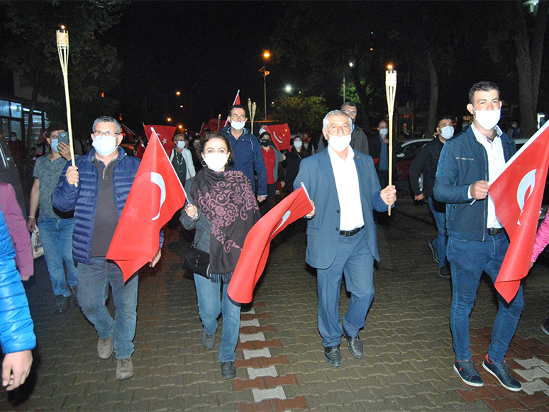 Ödemiş'te Cumhuriyet Bayramı İçin Fener Alayı