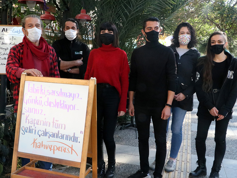 Bu Kafenin Geliri Pandemi Süresince Çalışanların Olacak