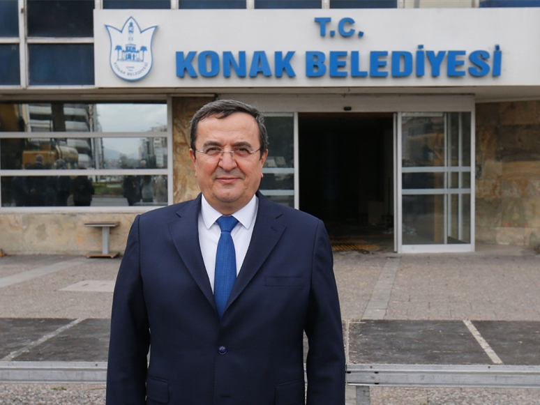 Konak Belediyesinin Hizmet Binasının Yıkımına Başlandı