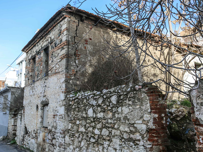 Buca’nın Metruk Binalarına Nefes Aldıran Dokunuş