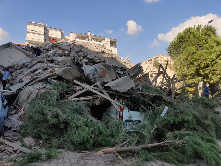 İzmir Büyükşehir Belediye Başkanı Soyer: 20'ye Yakın Binada Yıkım İhbarı Var