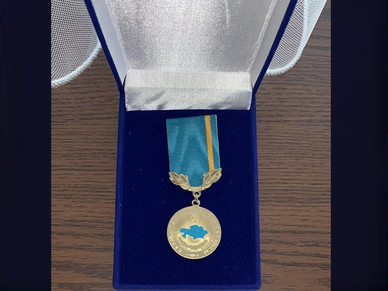 Ege'li Akademisyene Kazakistan Halkı Asamblesi'nden Ödül