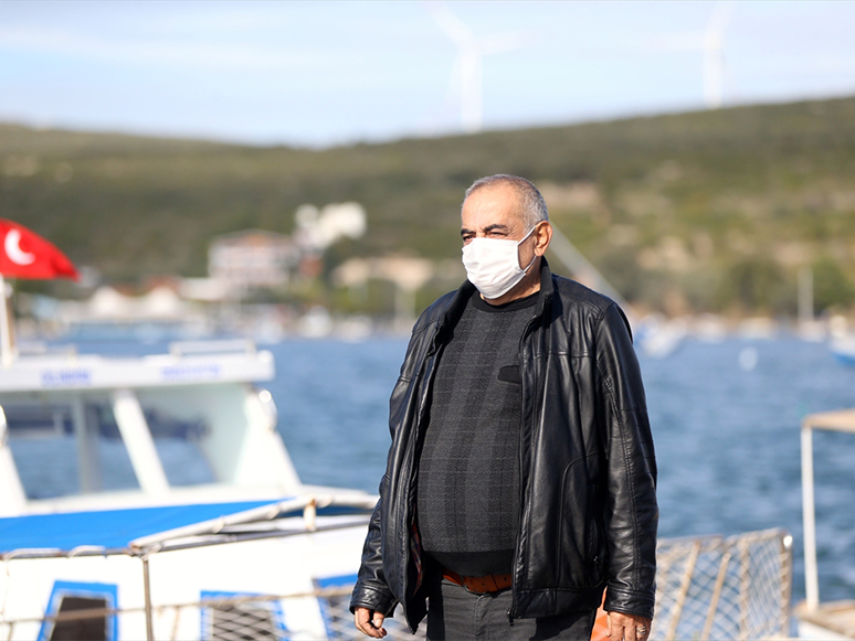 Seferihisar'da Kısmi Tsunami Nedeniyle Arabasında Mahsur Kalan Gazeteci Yaşadıklarını Anlattı